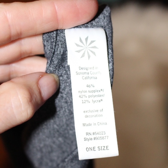 Athleta, GRAY graphic running hat with ponytail  hole beanie - Picture 6 of 7